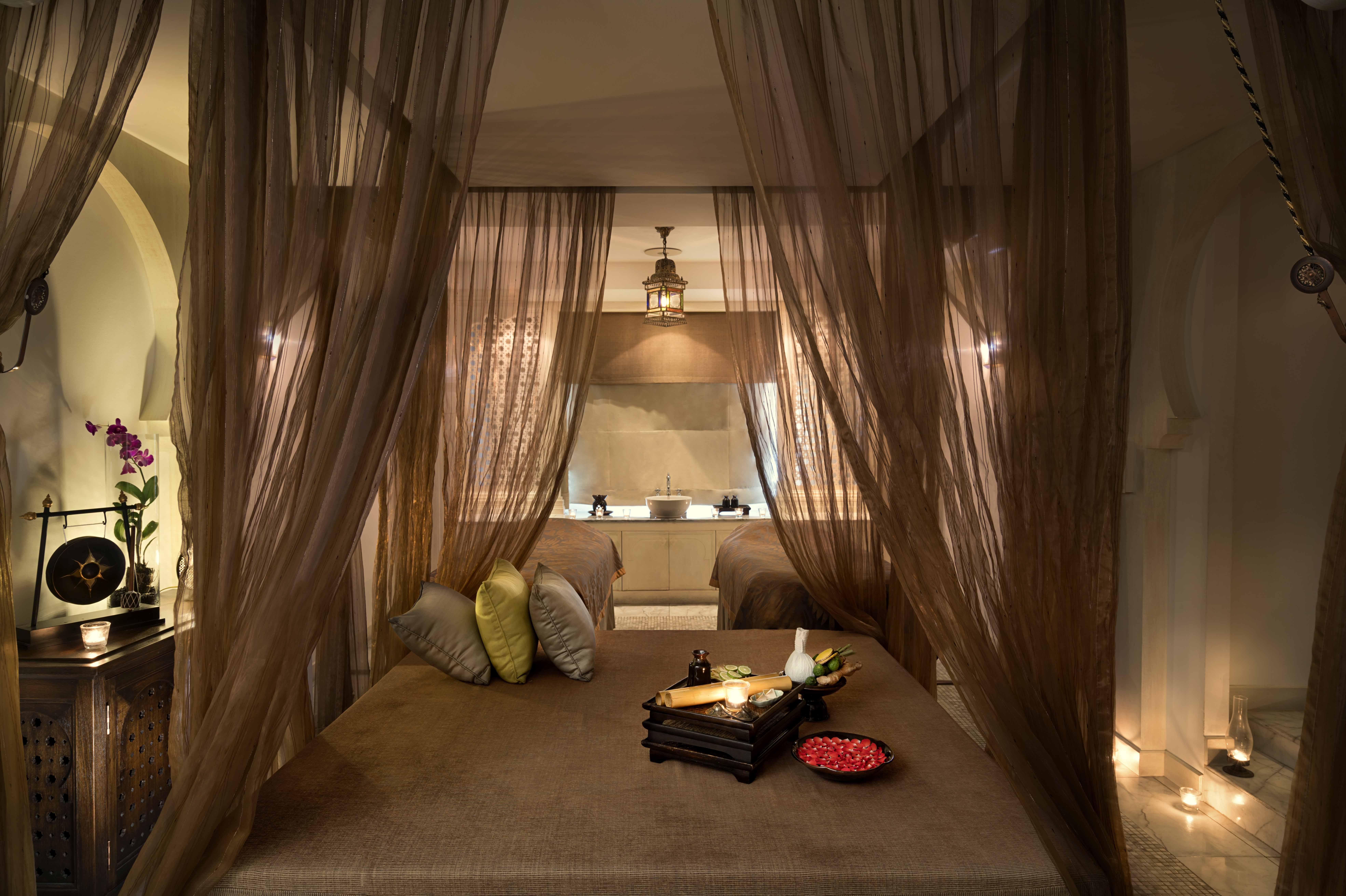 Anantara Siam Bangkok Hotel Eksteriør bilde A spa treatment room at The Peninsula Bangkok