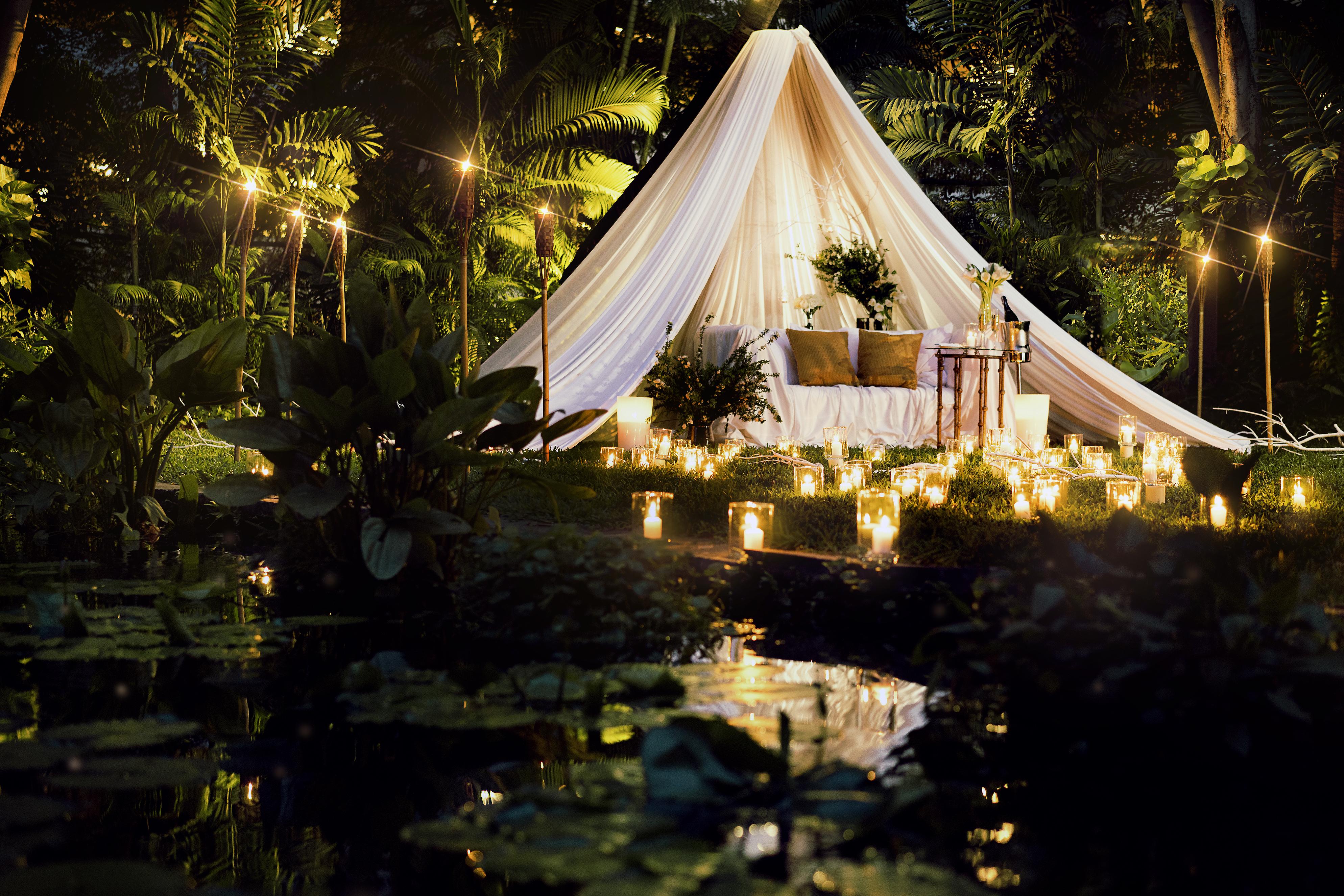 Anantara Siam Bangkok Hotel Eksteriør bilde A romantic dinner in a tent