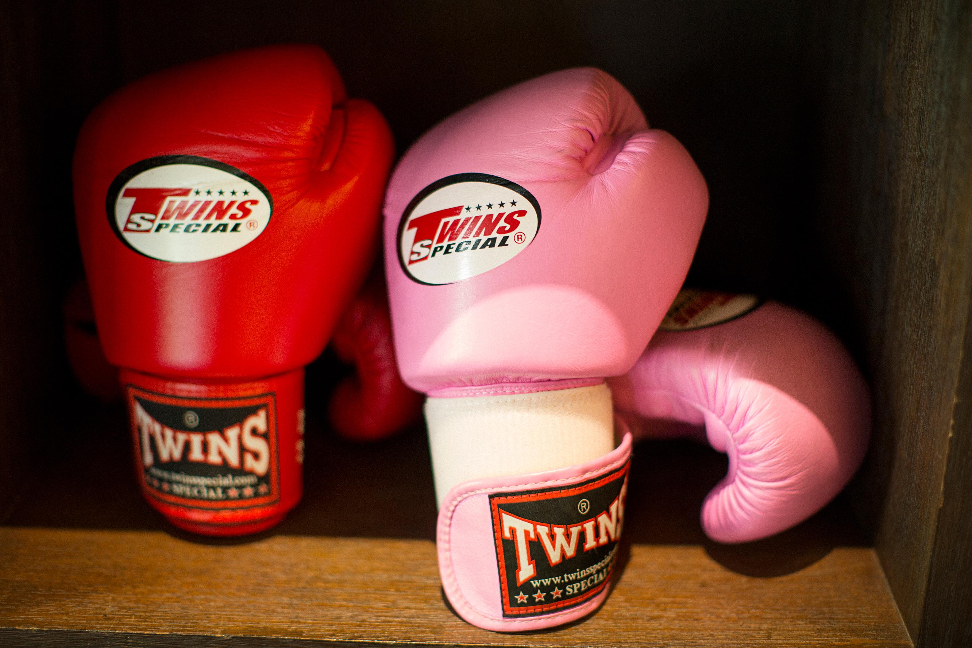 Anantara Siam Bangkok Hotel Eksteriør bilde Muay Thai gloves