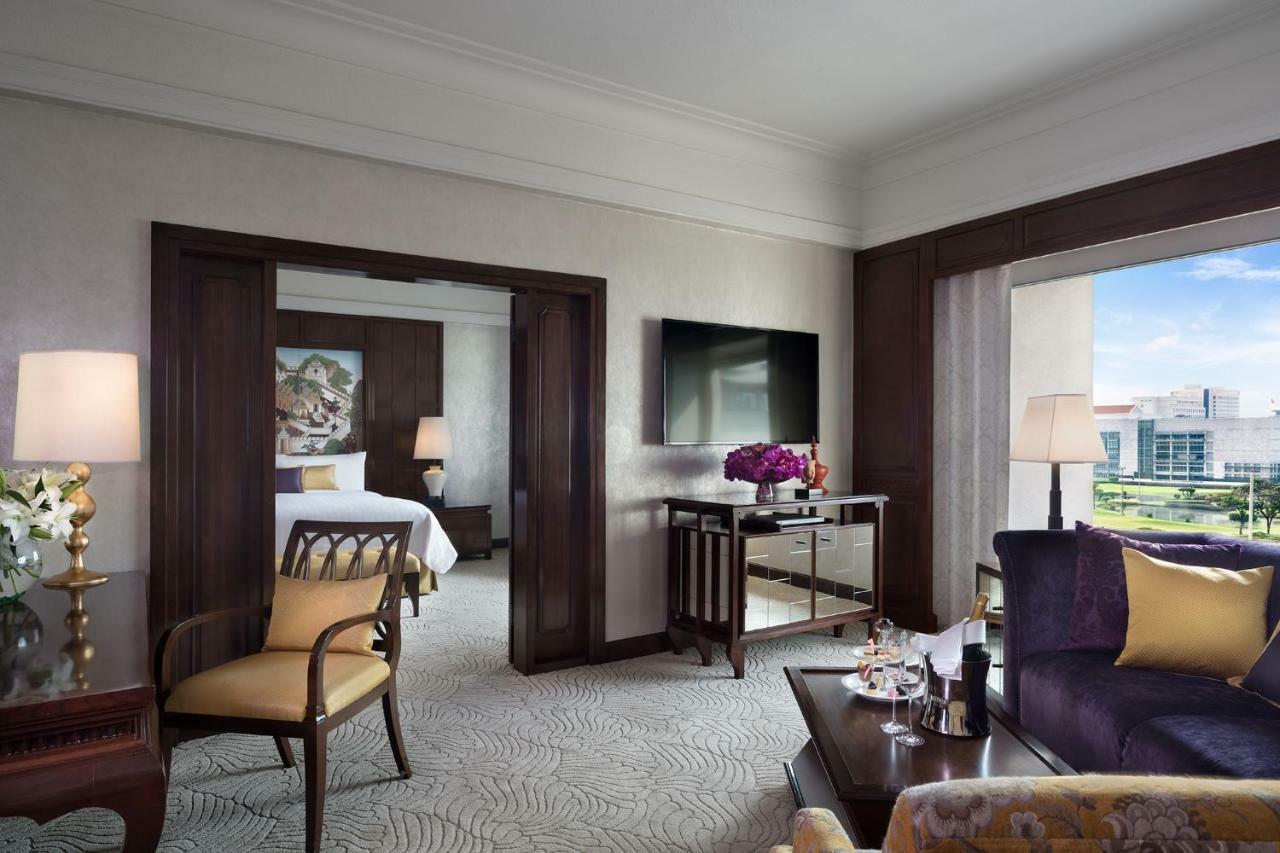 Anantara Siam Bangkok Hotel Eksteriør bilde A suite at the hotel